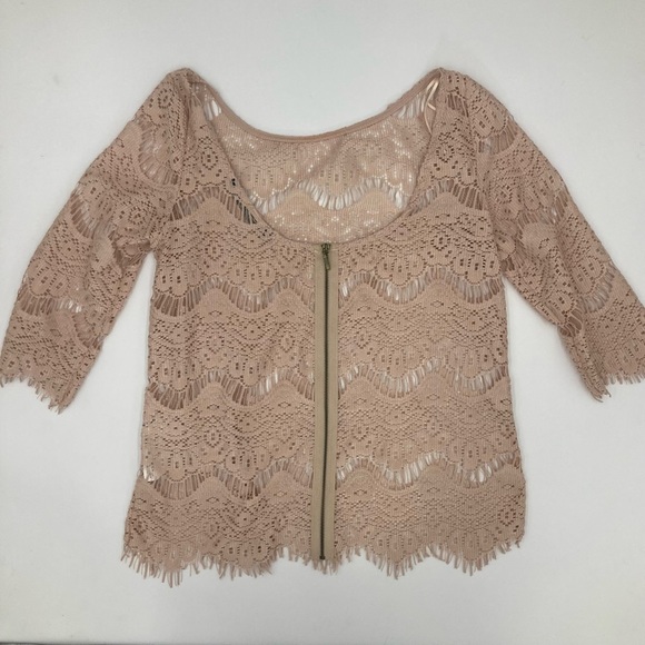 3/4 lace top with back zip - Picture 4 of 7